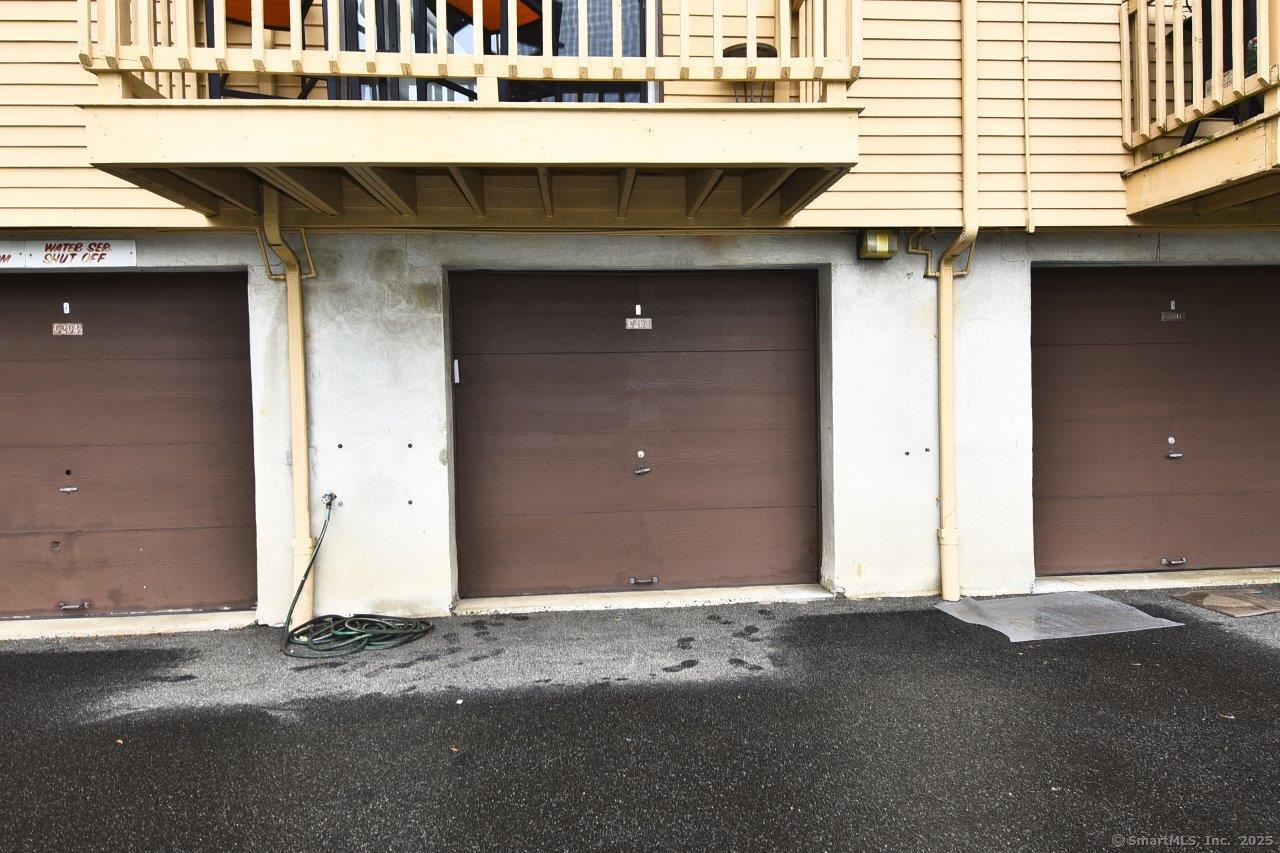 178 Flax Hill Road, Unit C203 Norwalk, CT 06854 - Photo 27 of 35 a front view of a house