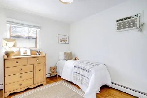 $1,239,000 | 119 Radcliff Avenue, Port Washington, NY 11050