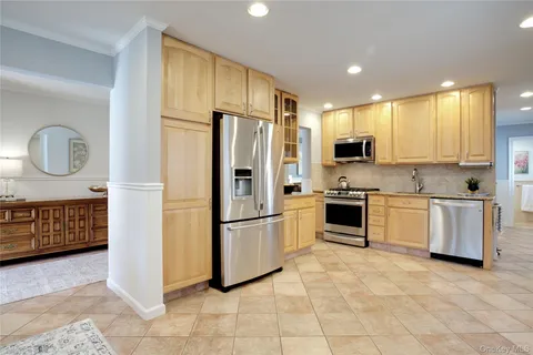 $1,239,000 | 119 Radcliff Avenue, Port Washington, NY 11050