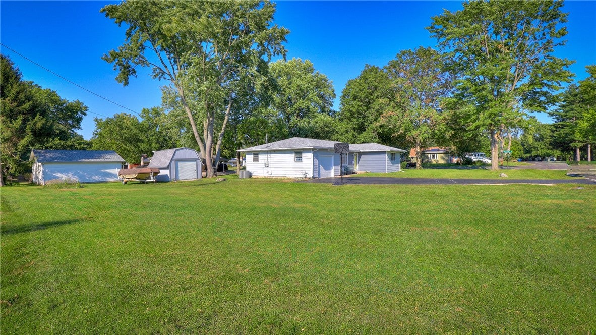40 Berry Drive Decatur, IL 62526 - Photo 3 of 28 Gallery Image 3
