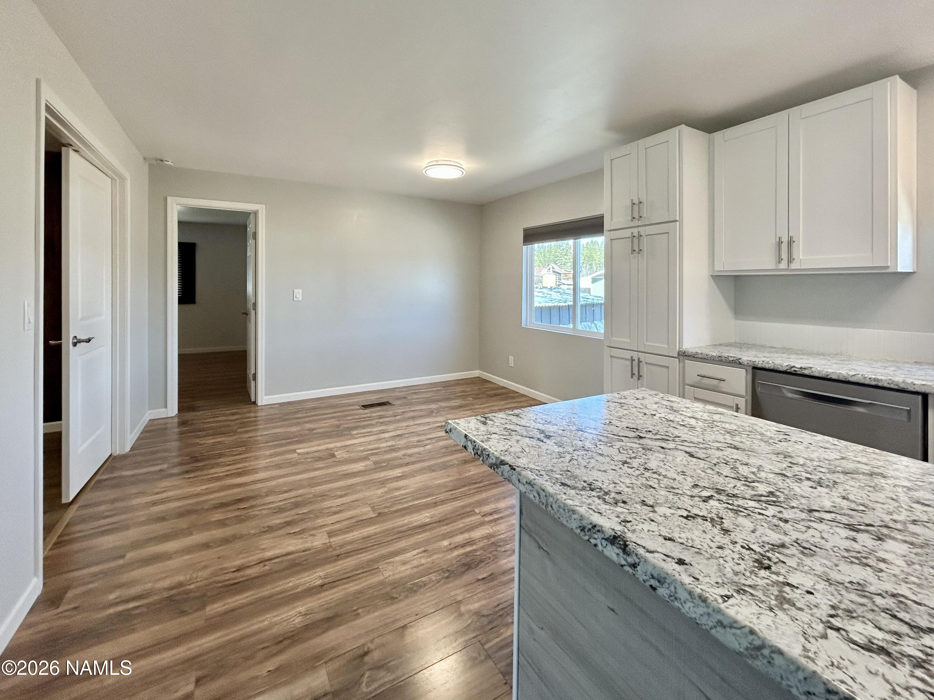 4805 South Thorn Road Flagstaff, AZ 86005 - Photo 11 of 30 Kitchen & Dining Room