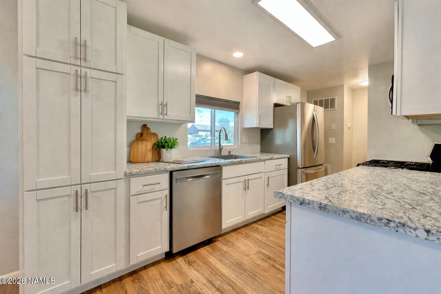 4805 South Thorn Road Flagstaff, AZ 86005 - Photo 8 of 30 Updated Kitchen // Digitally Staged