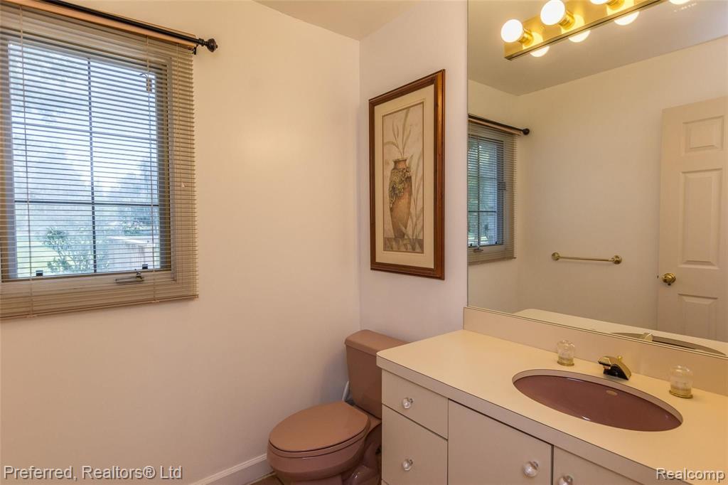 34015 Lyncroft Street Farmington Hills, MI 48331 - Photo 27 of 34