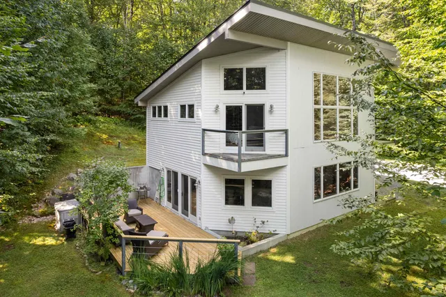 $540,000 | 16 Buckboard Drive, West Dover, VT 05356