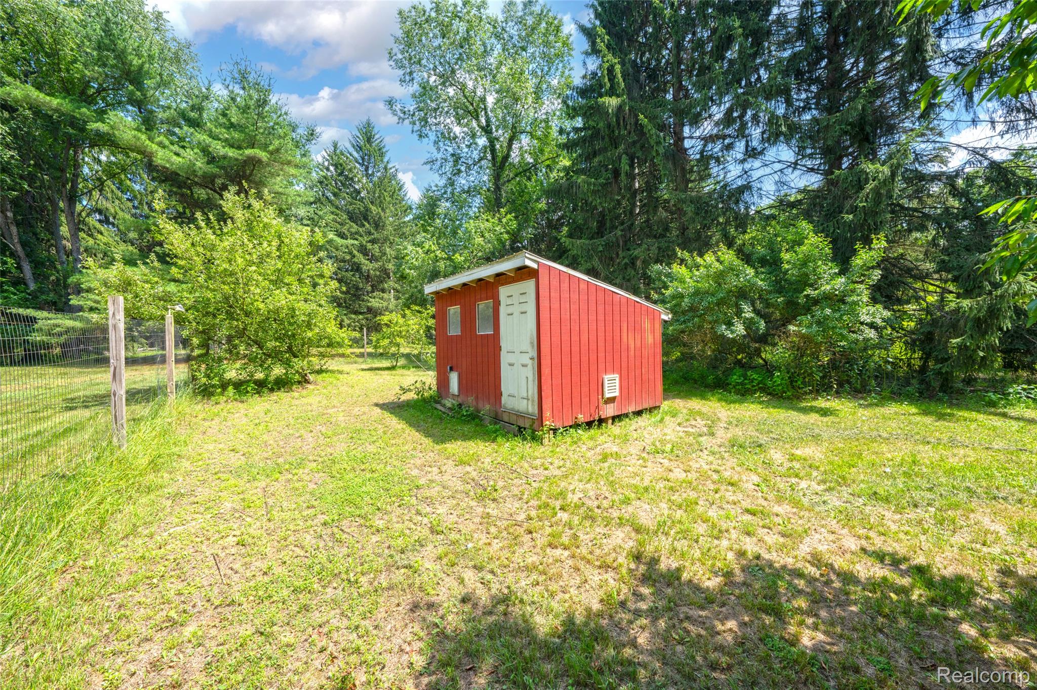 4565 Brookside Road Fenton, MI 48430 - Photo 50 of 50 Chicken coop