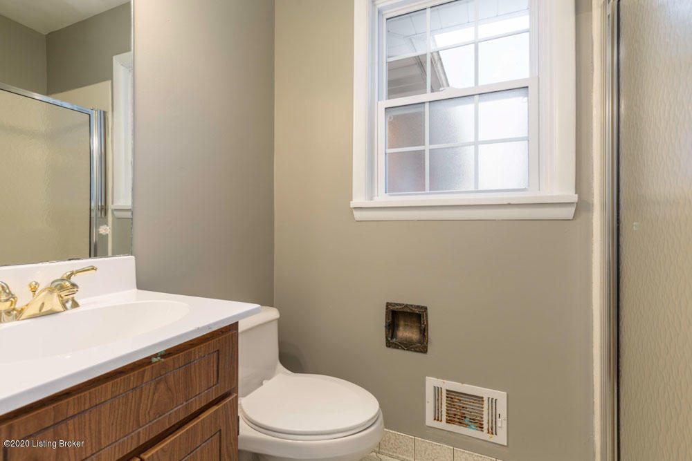 10707 Deering Road Louisville, KY 40272 - Photo 22 of 49 Bathroom 1