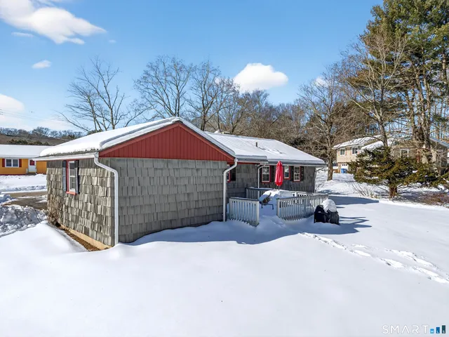 $279,900 | 7 Deerbrook Road, Norwich, CT 06360