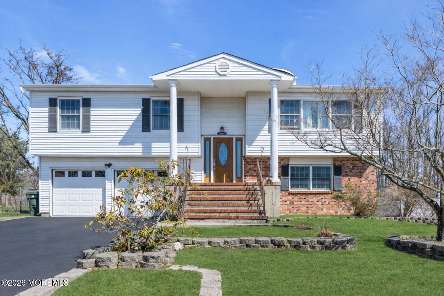 50 virginia Dr front of hte house