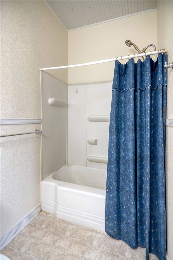 205 East Rainey Street Mason, TX 76856 - Photo 16 of 37 a bathroom with a bathtub and shower