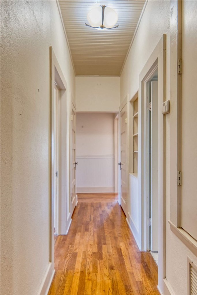 205 East Rainey Street Mason, TX 76856 - Photo 10 of 37 a view of a hallway