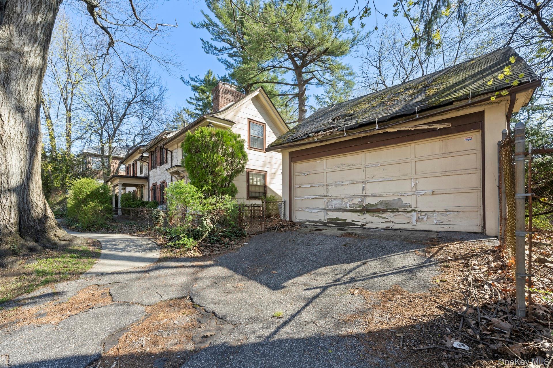 5122 Post Road Bronx, NY 10471 - Photo 5 of 11 a front view of a house with garden