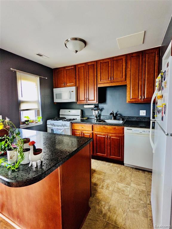 2551 Samoset Road, Unit 2551 Royal Oak, MI 48073 - Photo 3 of 18
