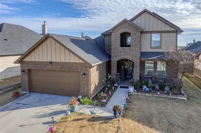 a view of house with yard