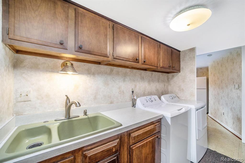 35955 Charter Crest Road Farmington Hills, MI 48335 - Photo 19 of 44