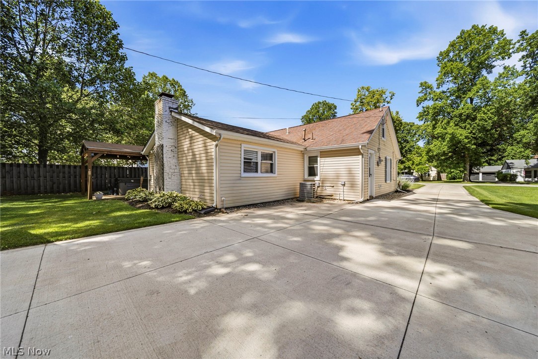 8225 Dartmoor Road Mentor, OH 44060 - Photo 6 of 32