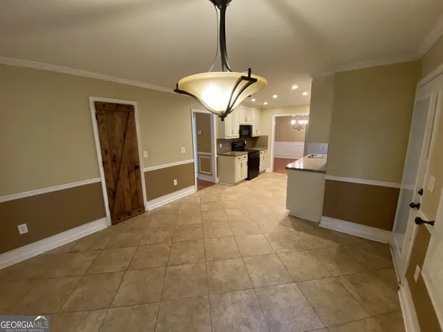 a view of a livingroom with a furniture