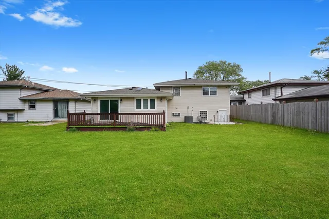 a view of a house with a backyard