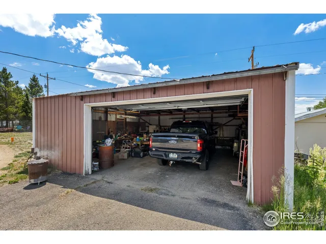 a view of a garage