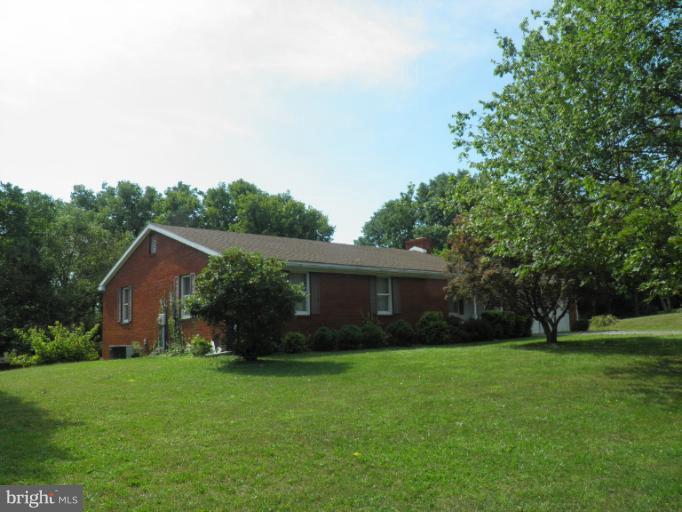 166 Bennett Berkeley Springs Berkeley Springs, WV 25411 - Photo 20 of 27 a front view of house with yard and green space