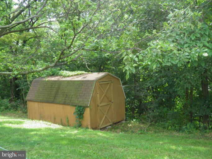 166 Bennett Berkeley Springs Berkeley Springs, WV 25411 - Photo 22 of 27 a view of a backyard