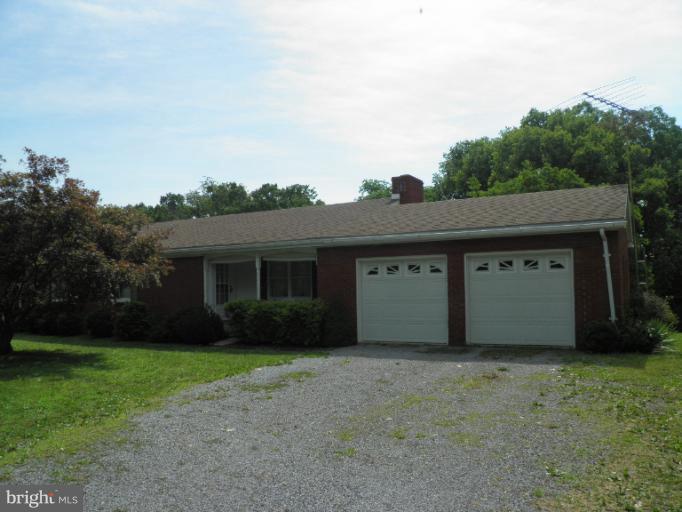 166 Bennett Berkeley Springs Berkeley Springs, WV 25411 - Photo 26 of 27 a front view of house with yard