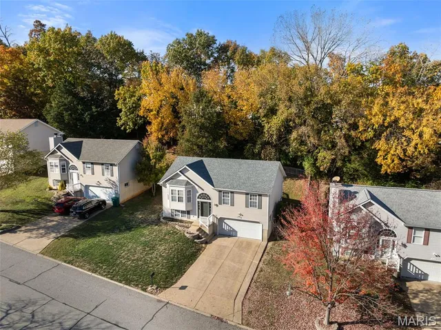 $275,000 | 1241 Fenton Ridge Drive, Fenton, MO 63026