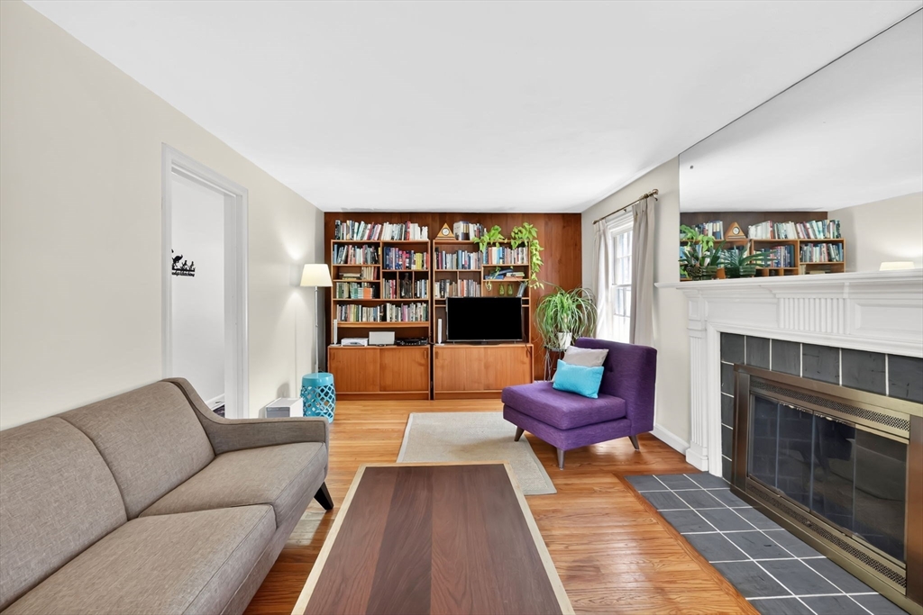 121 Benz Street Springfield, MA 01118 - Photo 7 of 40