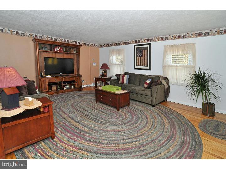 123 Redford Road Oreland, PA 19075 - Photo 5 of 24 Living Room