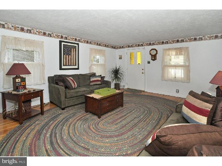 123 Redford Road Oreland, PA 19075 - Photo 6 of 24 Living Room