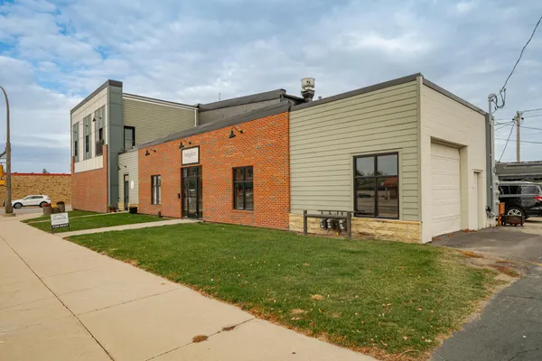 $375 | 102 North Main Street, Stewartville, MN 55976