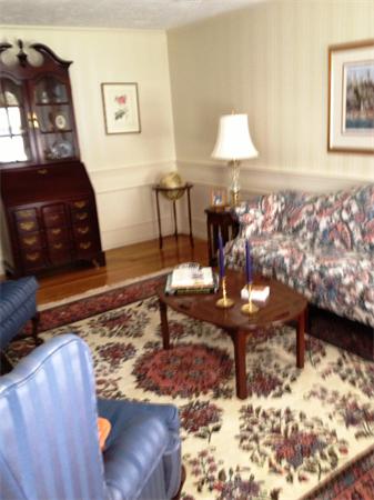 24 Juniper Road Franklin, MA 02038 - Photo 8 of 11 Gallery Image 8