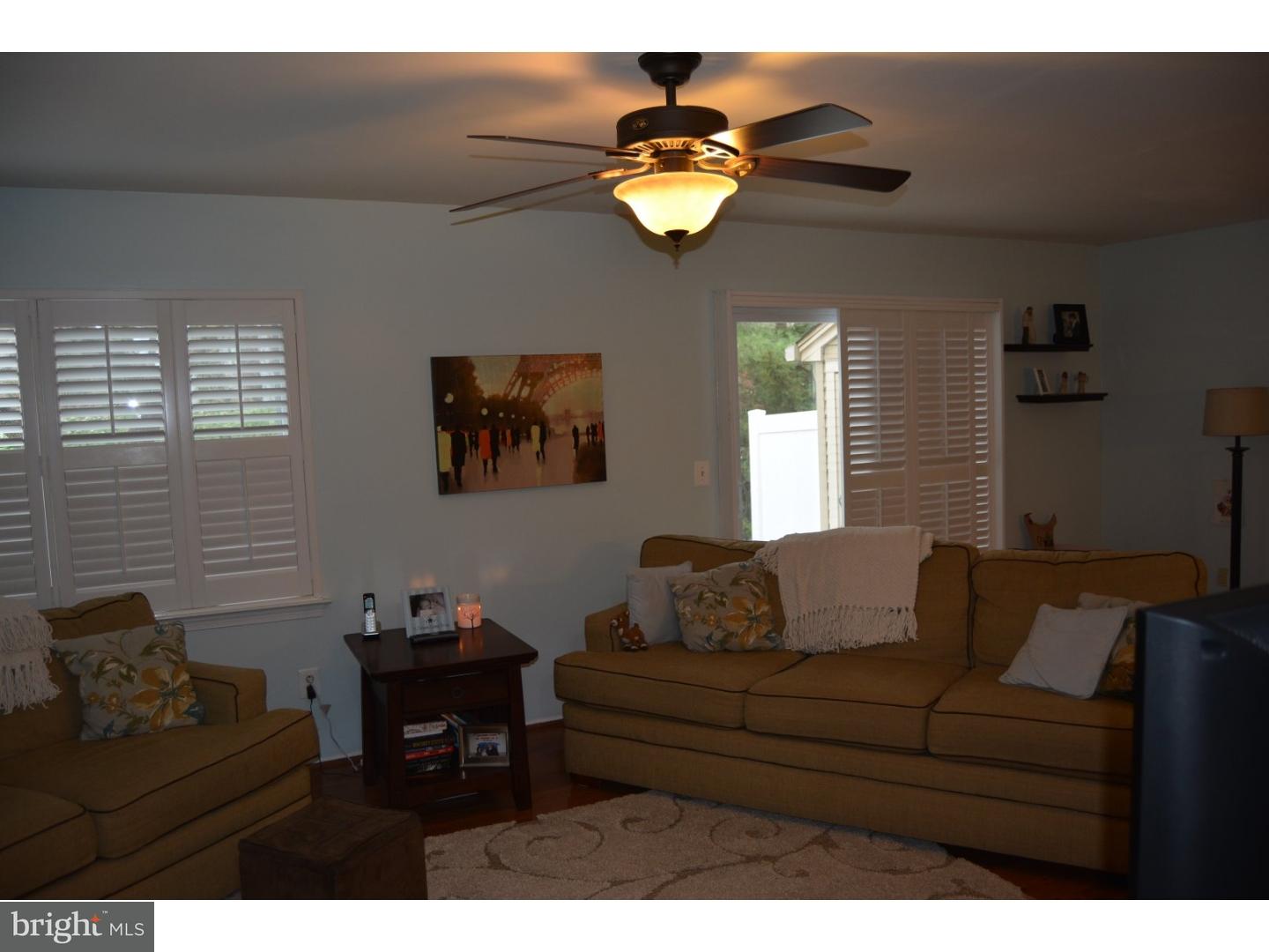 8 Farnwood Road Mount Laurel, NJ 08054 - Photo 4 of 21 Living Room