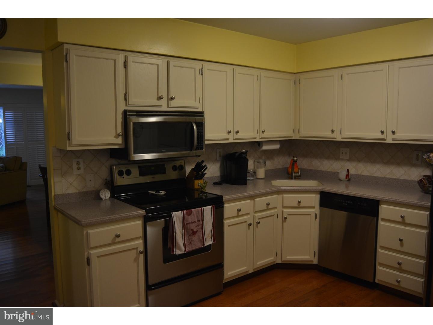 8 Farnwood Road Mount Laurel, NJ 08054 - Photo 7 of 21 Kitchen