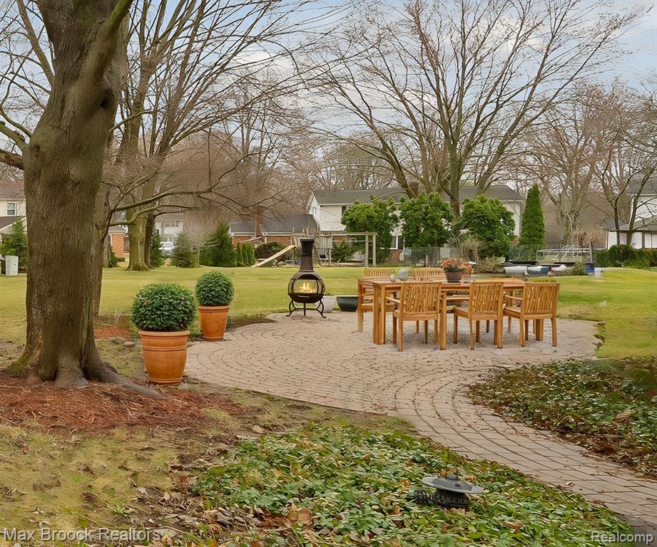 4488 Beach Road Troy, MI 48098 - Photo 27 of 47