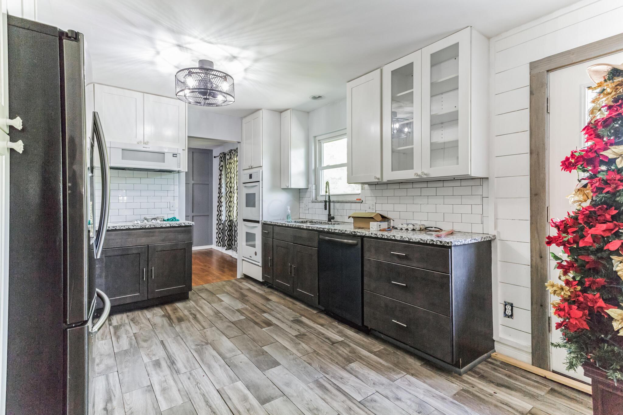 2338 McCoy Road Columbus, OH 43220 - Photo 6 of 30 Kitchen