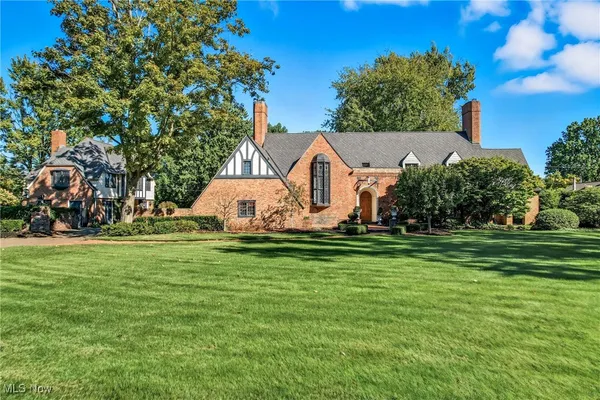 $975,000 | 740 Fairway Drive Northeast, Warren, OH 44483