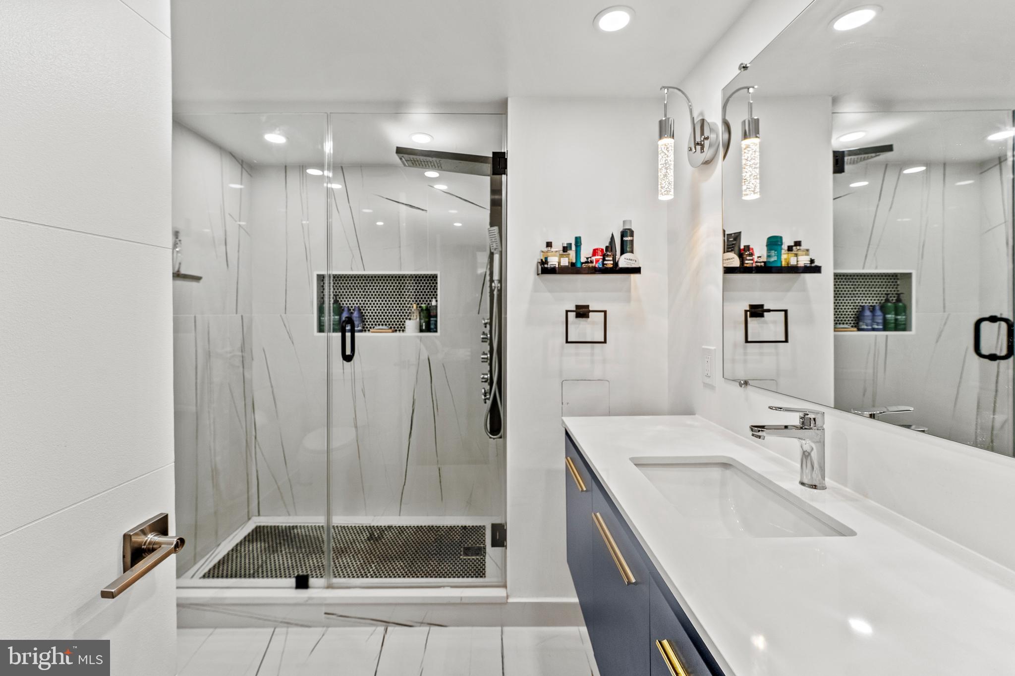6101 Edsall Road, Unit 1111 Alexandria, VA 22304 - Photo 33 of 44 Primary Bathroom