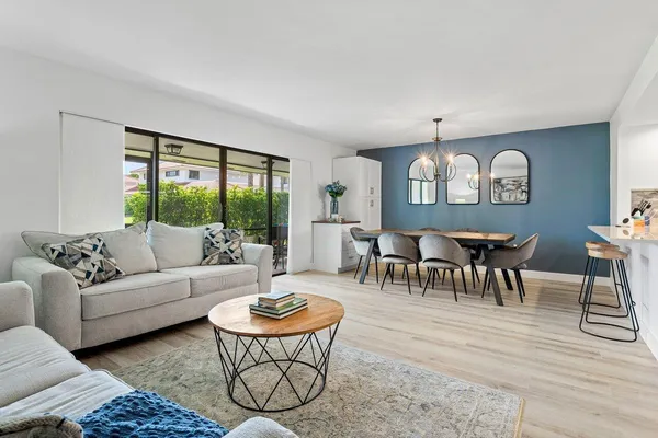 $270,000 | 4143 Kittiwake Court, Unit KITTIWAKE, Boynton Beach, FL 33436