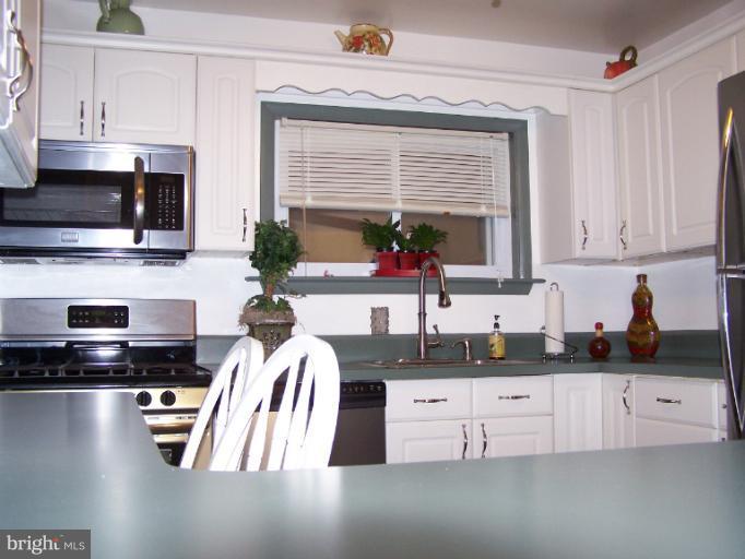 5923 Johnnycake Road Baltimore, MD 21207 - Photo 4 of 30 Kitchen
