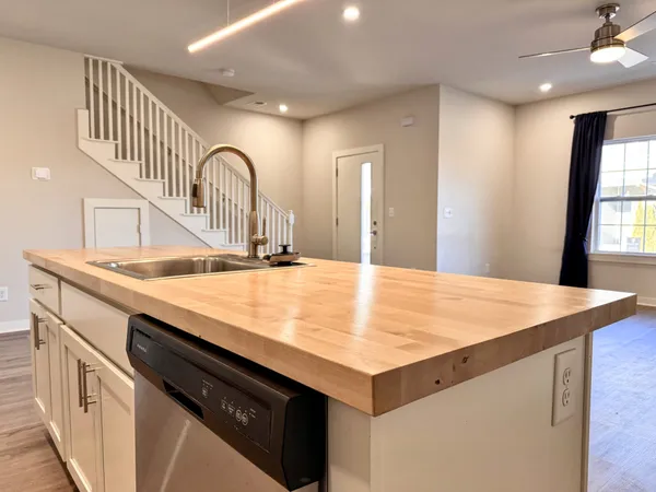 $2,395 | 3615 Hydes Ferry Road, Nashville, TN 37218