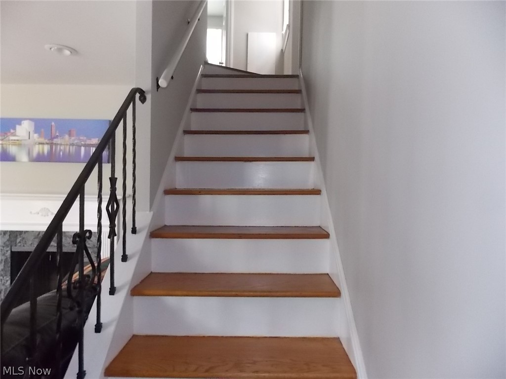 3936 Elmwood Road Cleveland Heights, OH 44121 - Photo 14 of 35