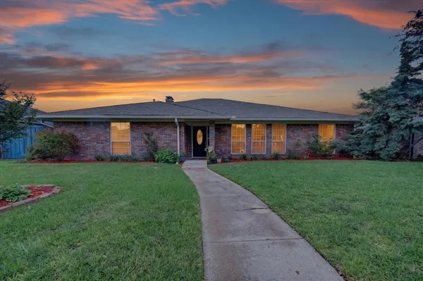 $584,999 | 611 Harvest Glen Drive, Richardson, TX 75081