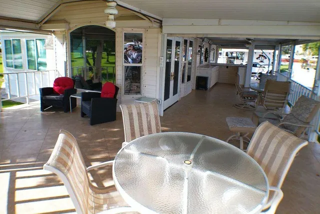 a view of a large window with an outdoor view