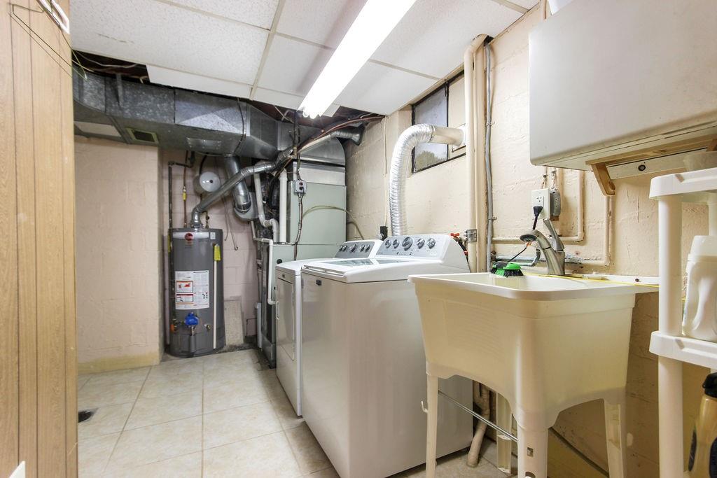 2025 Beulah Road Pittsburgh, PA 15235 - Photo 39 of 43 Washer and dryer stays.