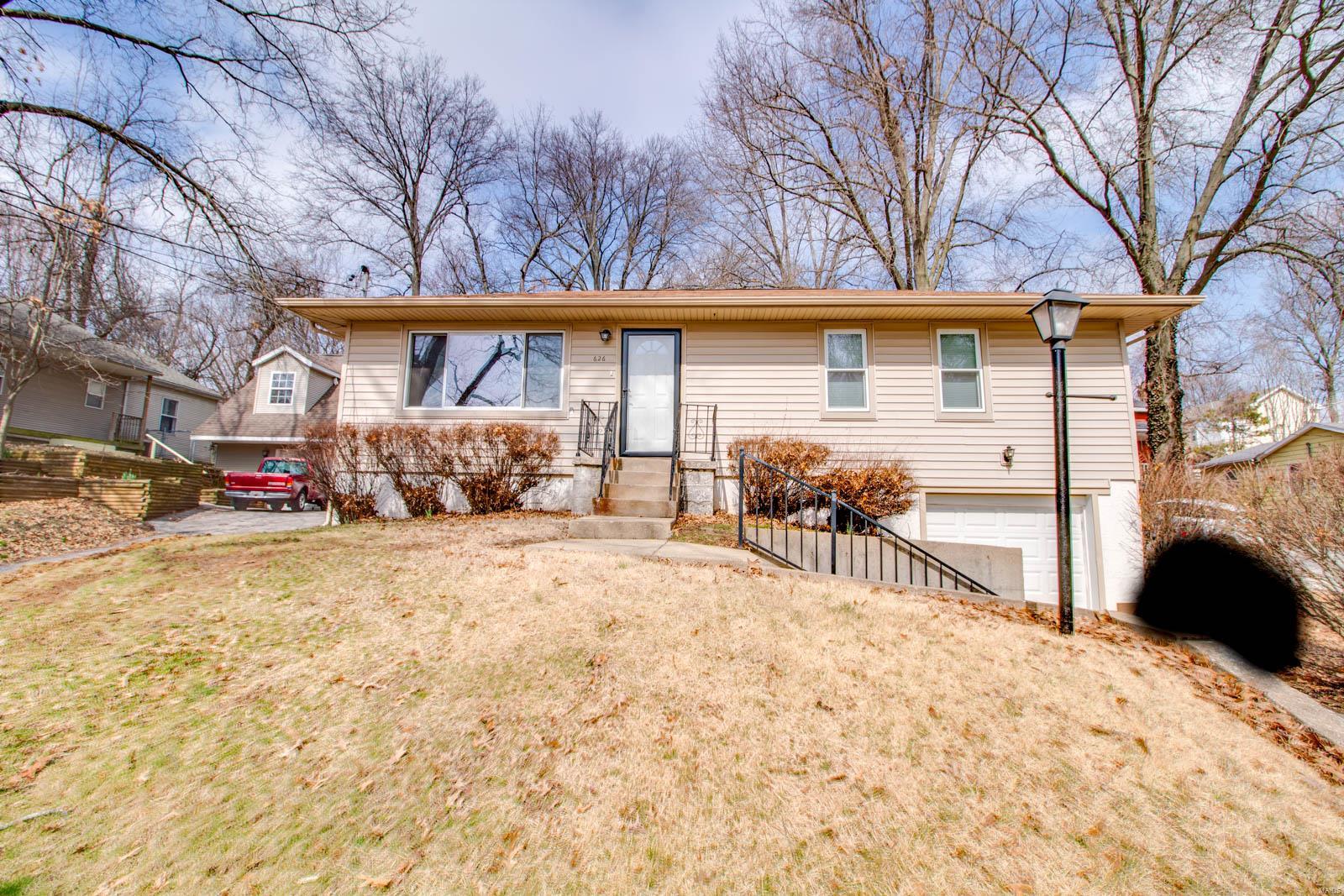 626 Rozier Street Alton, IL 62002 - Photo 1 of 12