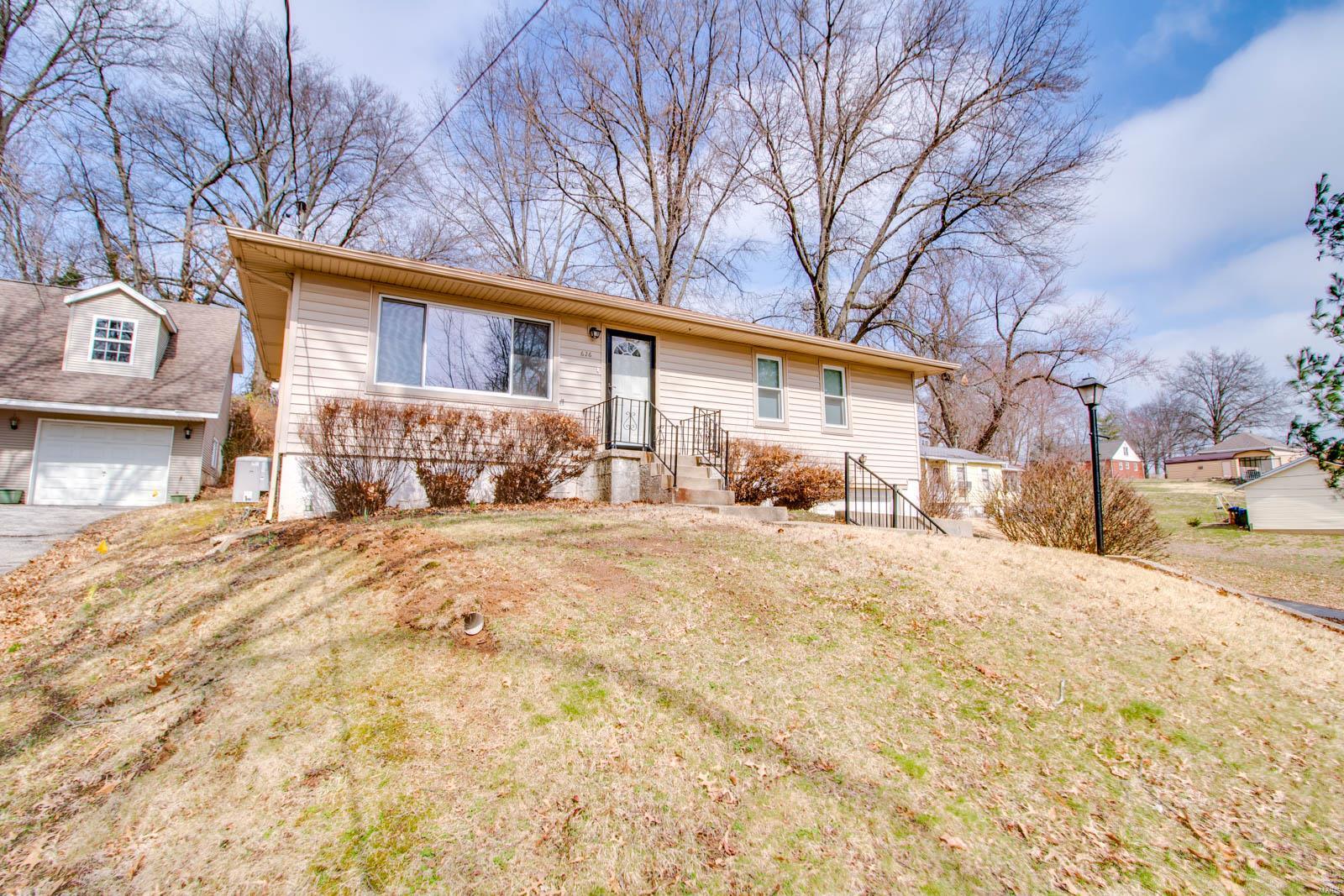 626 Rozier Street Alton, IL 62002 - Photo 2 of 12