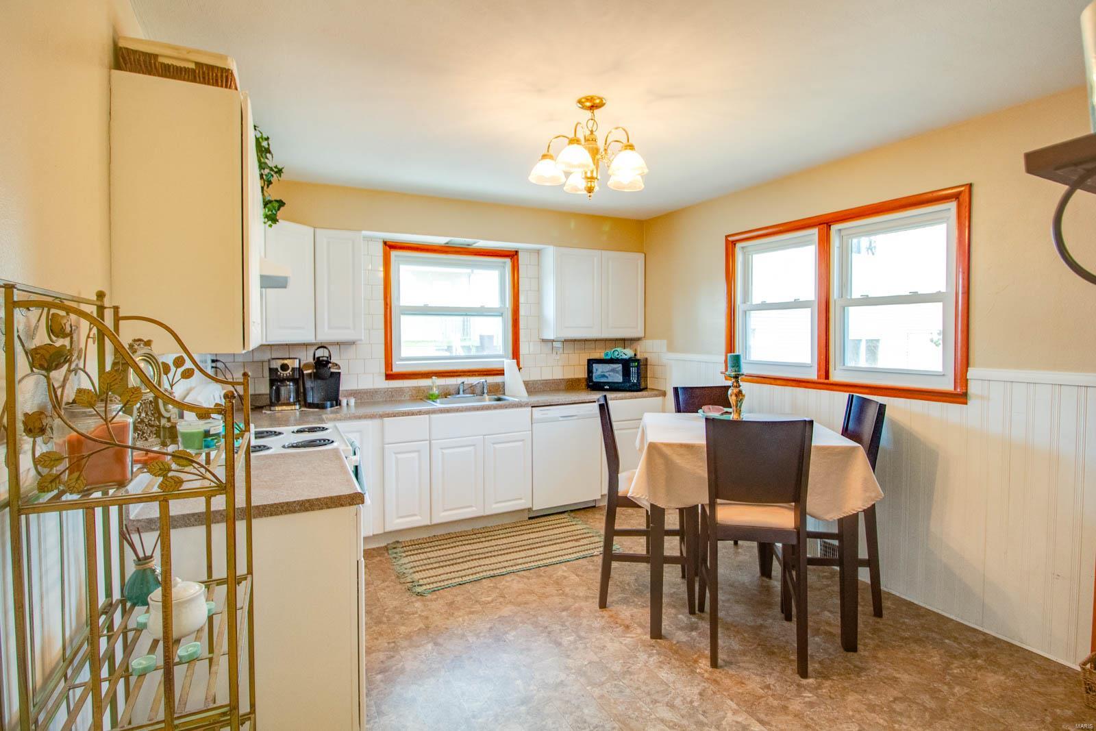 626 Rozier Street Alton, IL 62002 - Photo 5 of 12