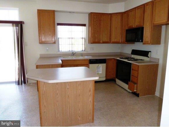 128 Station Road Bayville, NJ 08721 - Photo 4 of 24 Gallery Image 4
