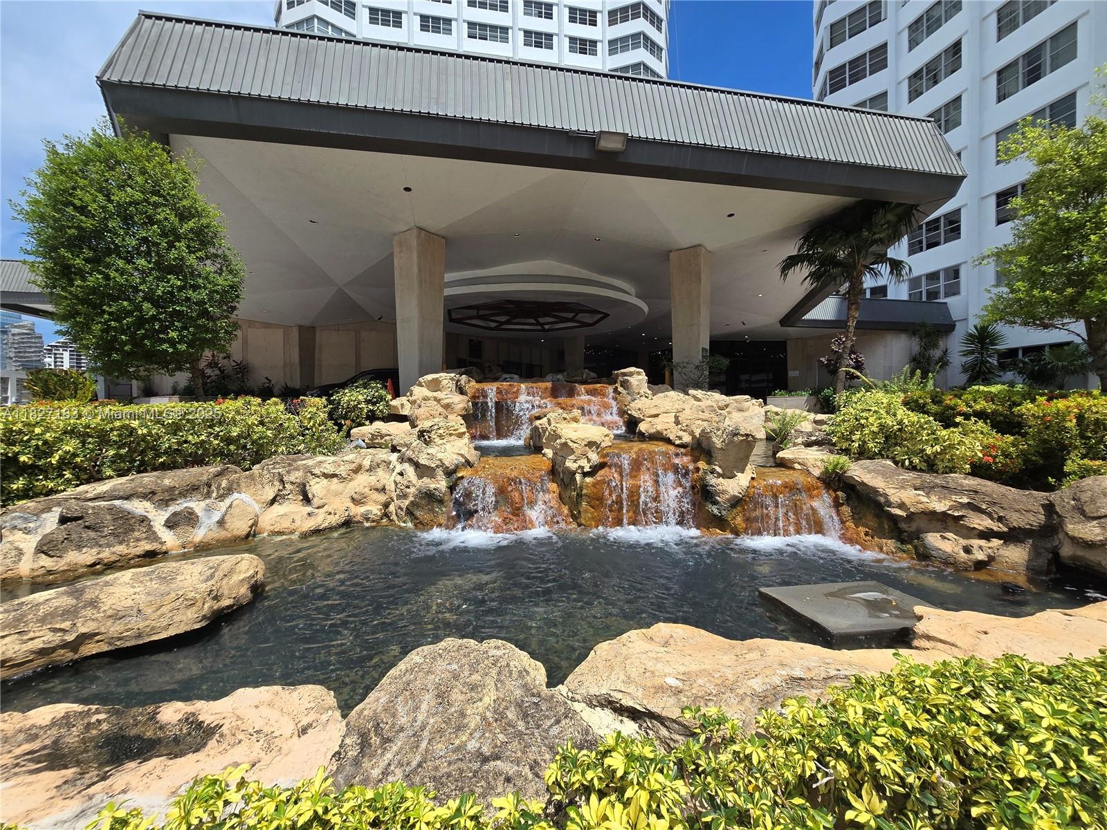 999 Brickell Bay Drive, Unit 1908 Miami, FL 33131 - Photo 27 of 38