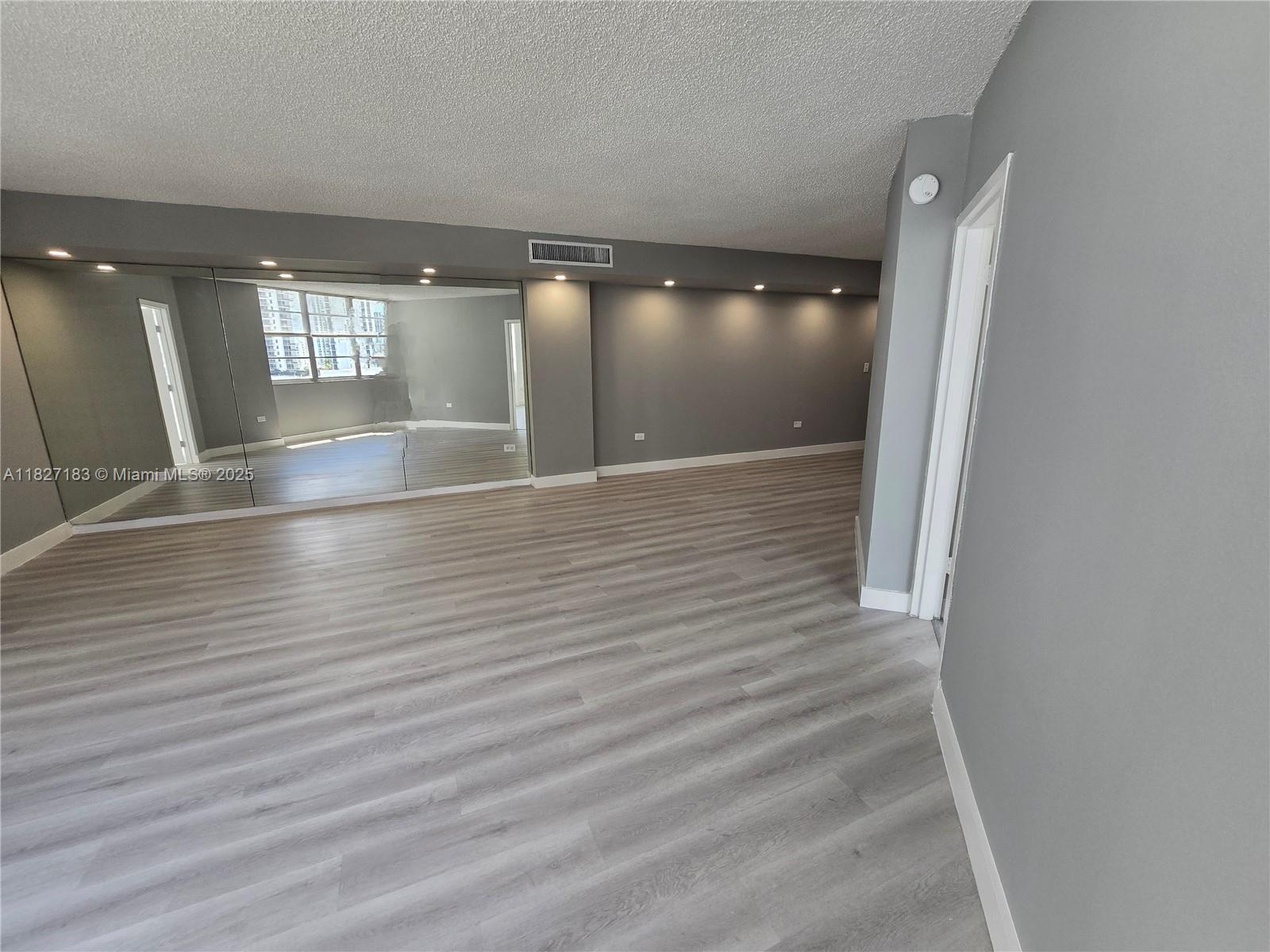 999 Brickell Bay Drive, Unit 1908 Miami, FL 33131 - Photo 6 of 38